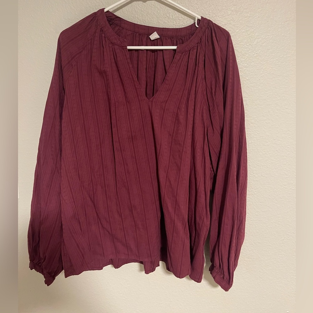 Old navy women blouse purple
Size L